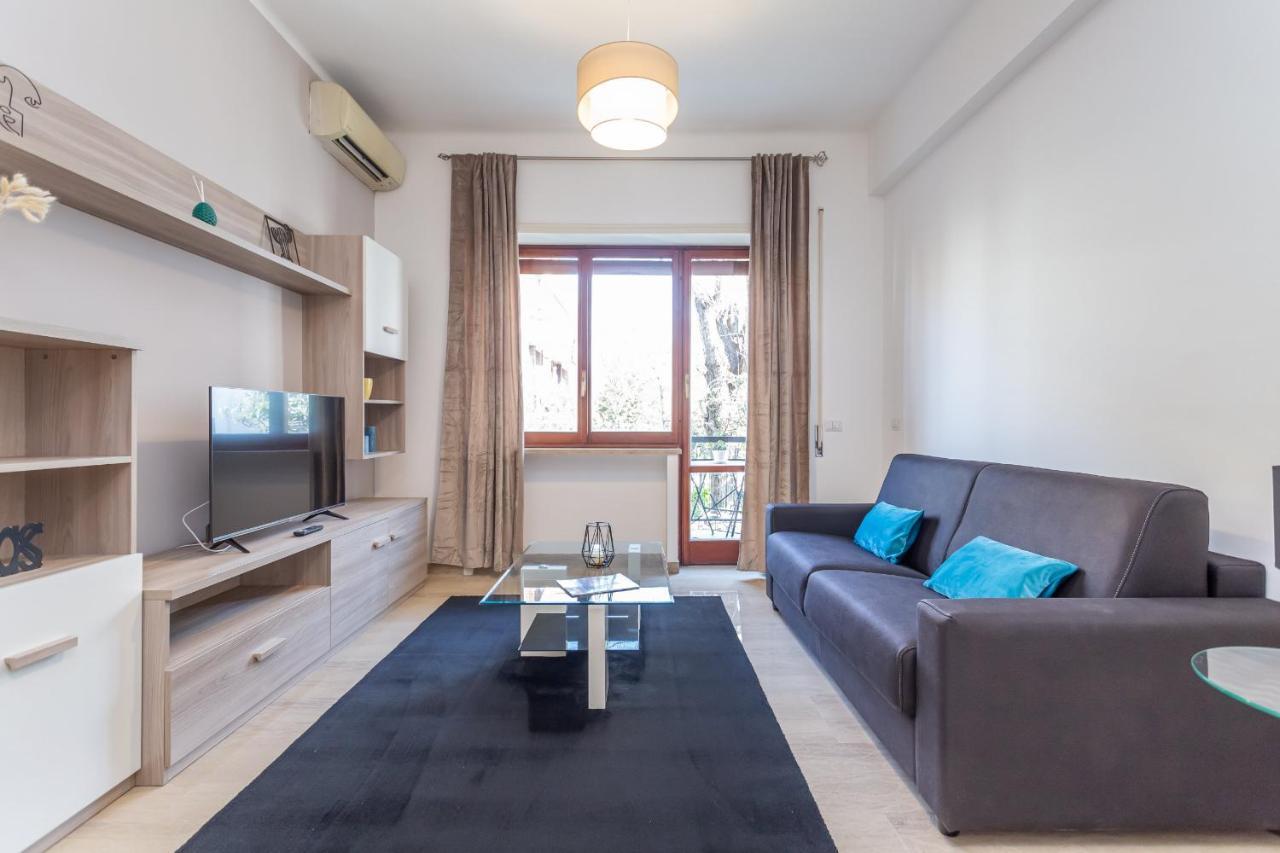 St Peter Cozy 2 Bdr Apartment With Garage Rome Buitenkant foto