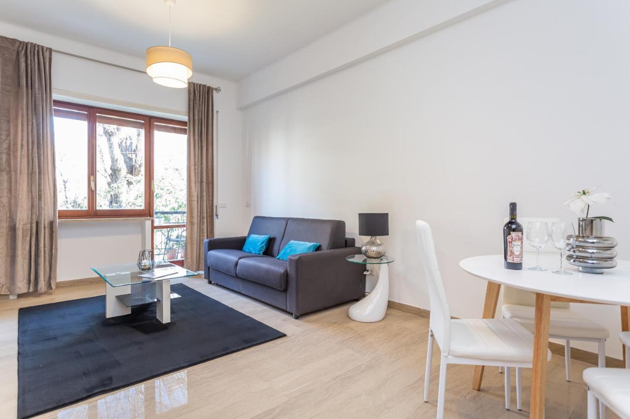 St Peter Cozy 2 Bdr Apartment With Garage Rome Buitenkant foto